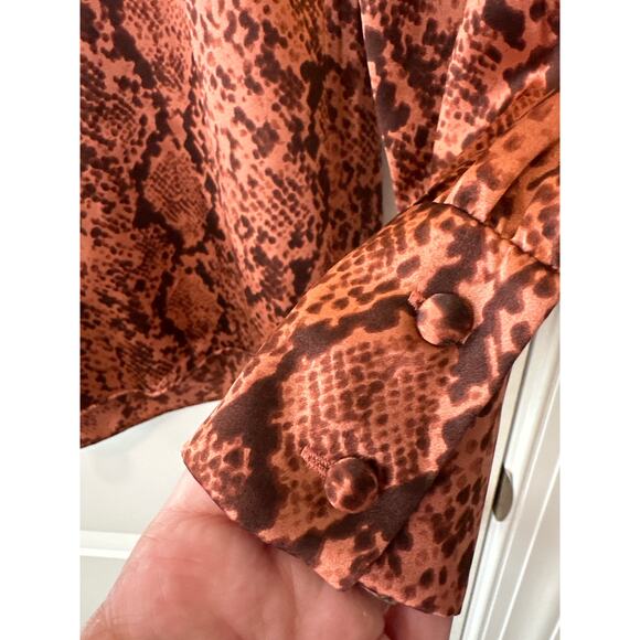 Cinq à Sept NWT 100% Silk Python Print Isha Blouse in Rosewood Size M - Picture 7 of 9